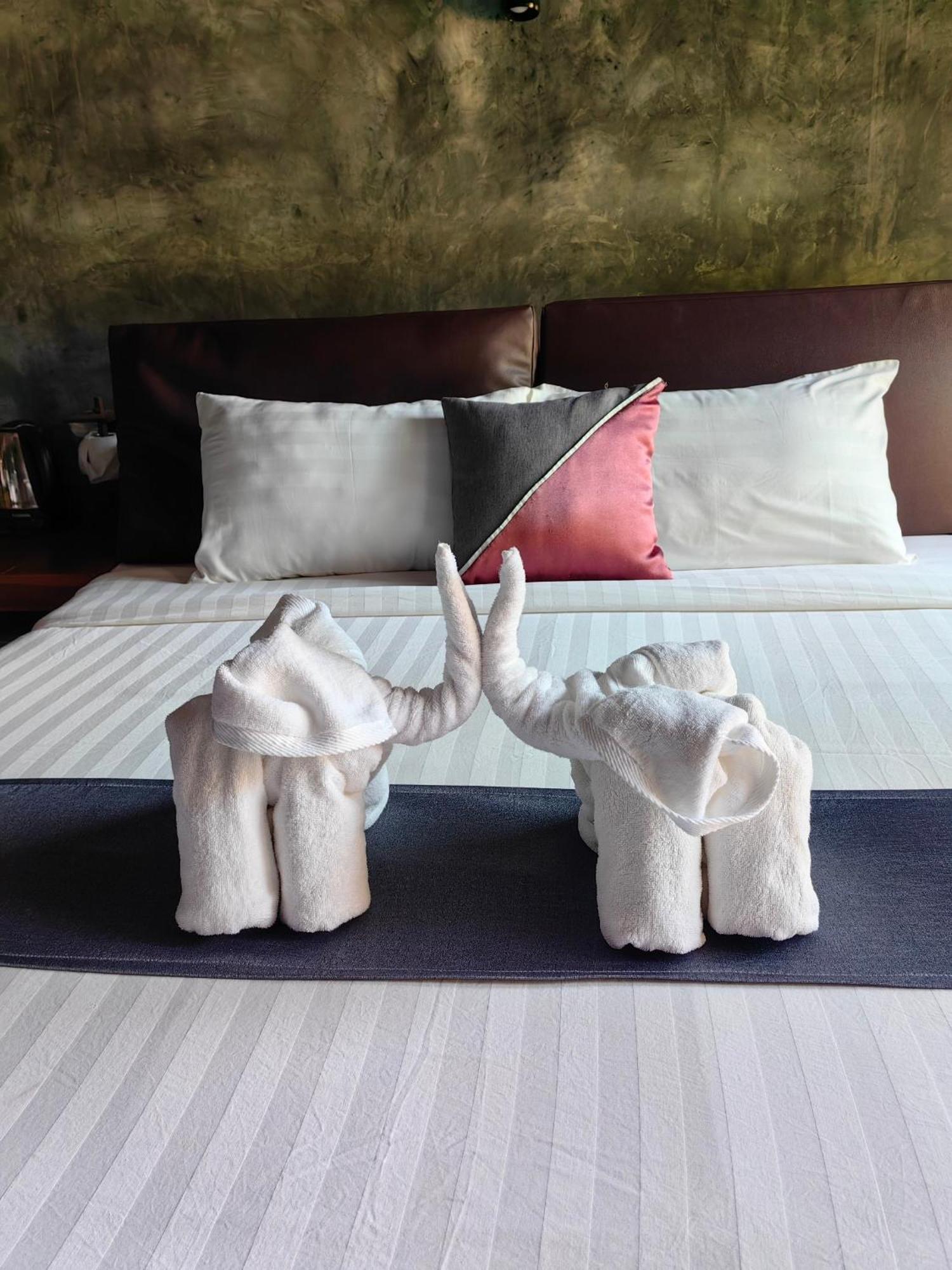 Keeree Loft Resort Thong Pha Phum Ngoại thất bức ảnh