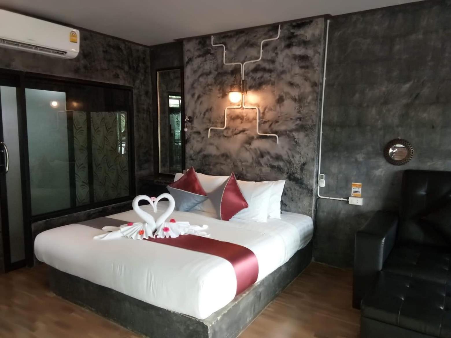 Keeree Loft Resort Thong Pha Phum Ngoại thất bức ảnh