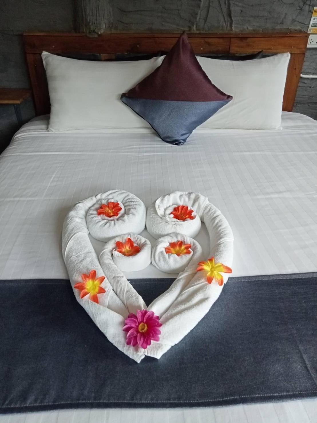 Keeree Loft Resort Thong Pha Phum Ngoại thất bức ảnh