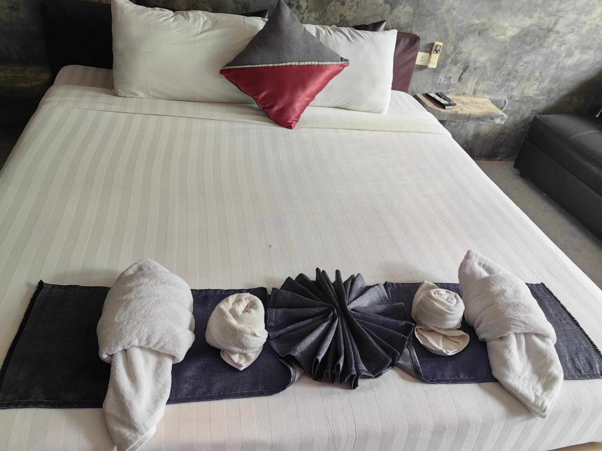 Keeree Loft Resort Thong Pha Phum Ngoại thất bức ảnh