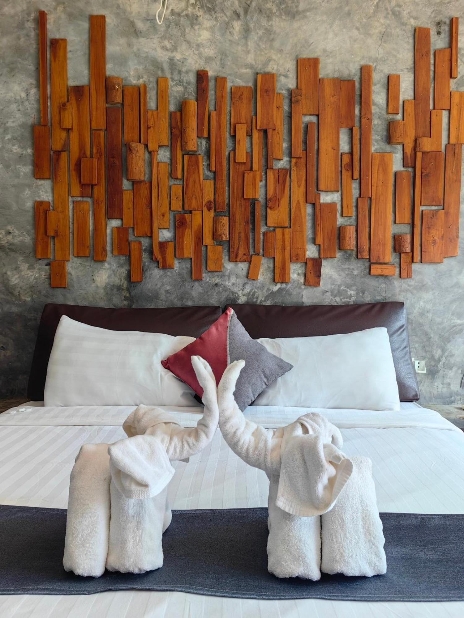 Keeree Loft Resort Thong Pha Phum Ngoại thất bức ảnh