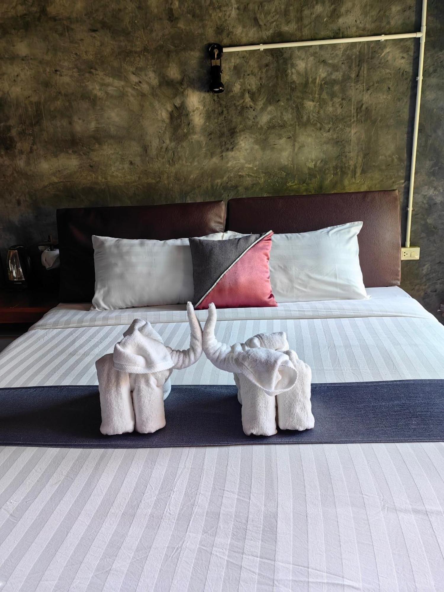 Keeree Loft Resort Thong Pha Phum Ngoại thất bức ảnh