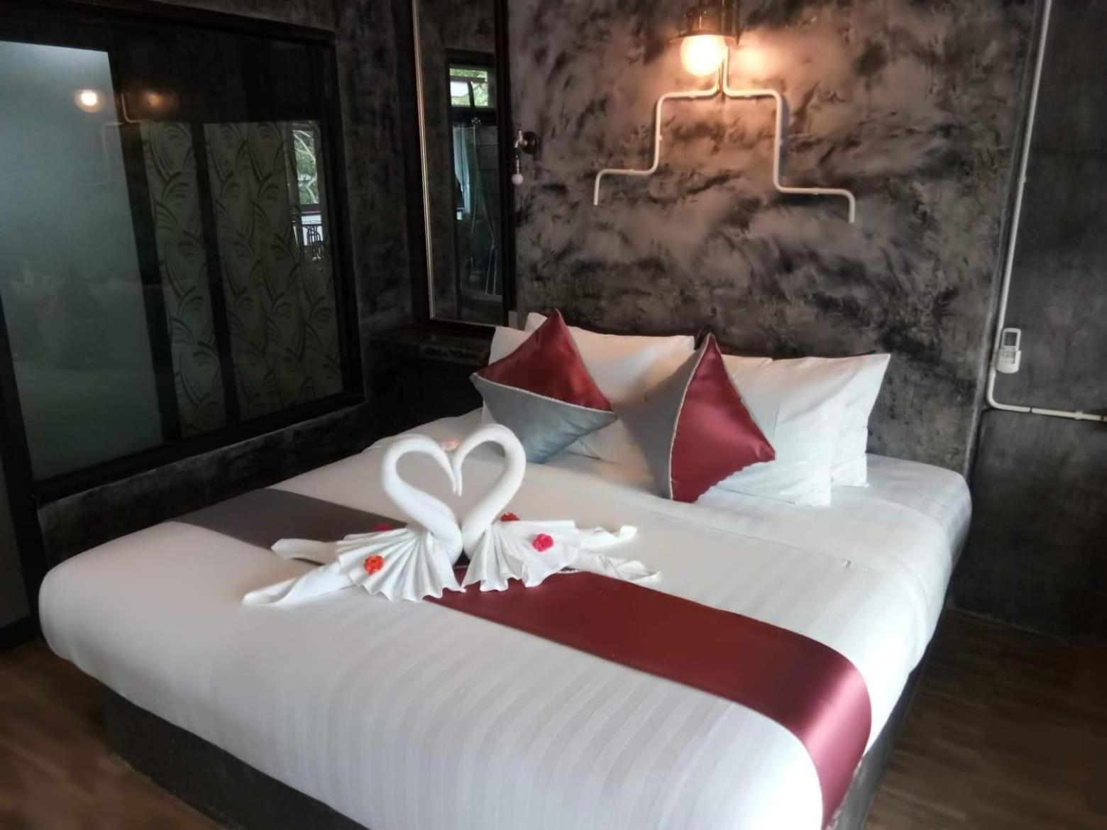 Keeree Loft Resort Thong Pha Phum Ngoại thất bức ảnh